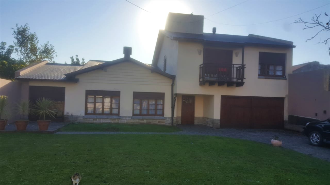 Venta Chalet de 5 ambientes sobre 2 lotes