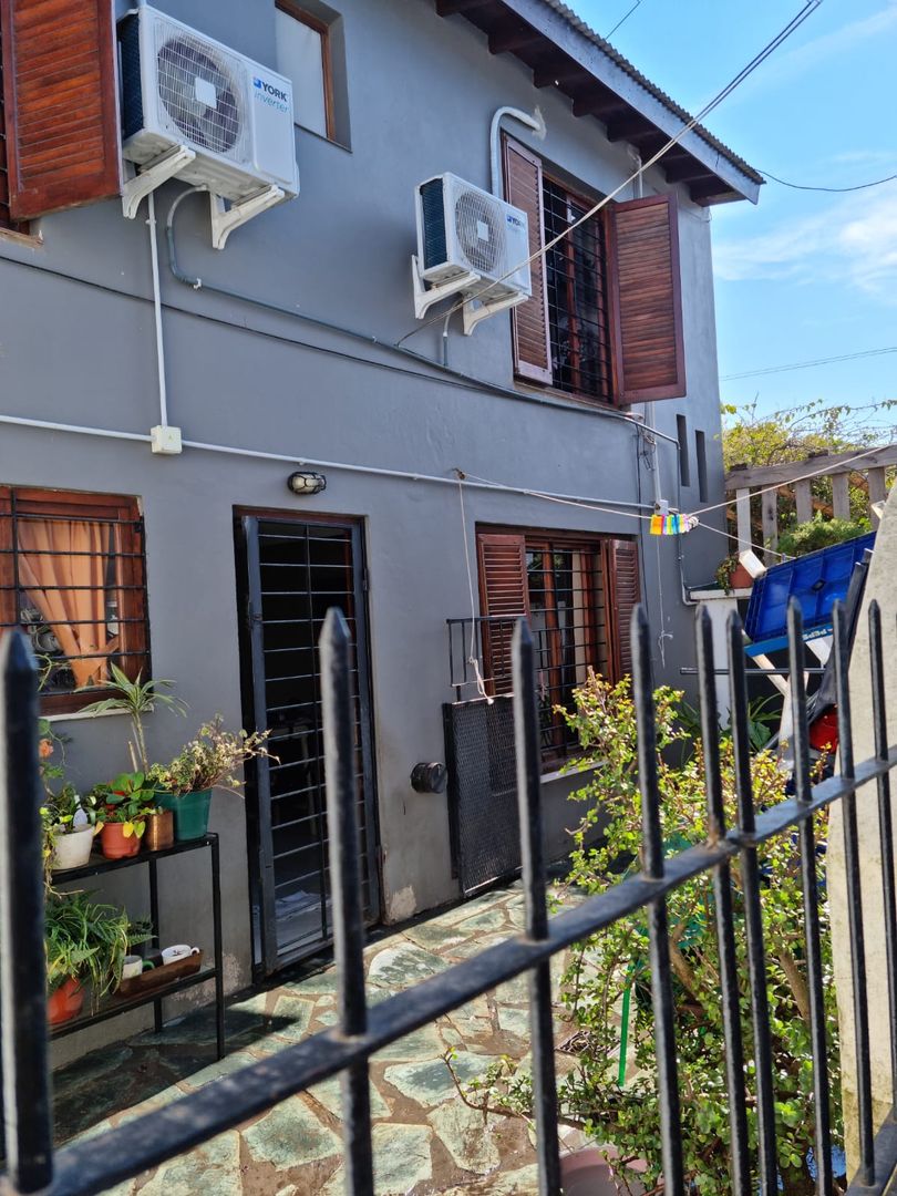 VENDE DUPLEX 3 AMB. DON BOSCO 1100 U$S63.000-