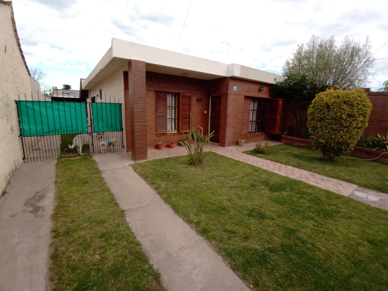 VENTA CASA CON DEPARTAMENTO.