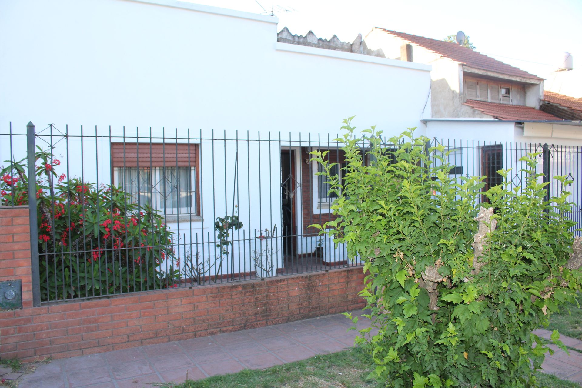 VENTA CASA CON DEPARTAMENTO.