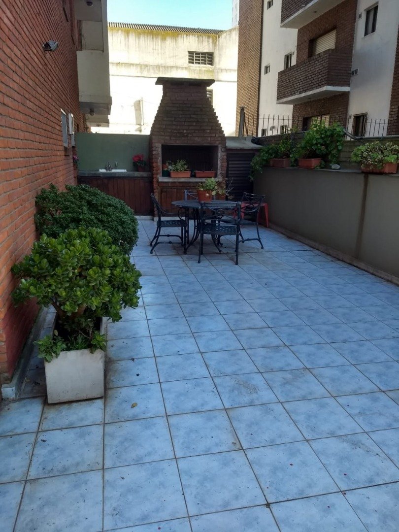 2 ambientes con terraza a la calle 