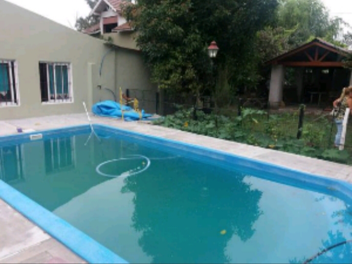 CASA QUINTA EN BARRIO LAS DALIAS