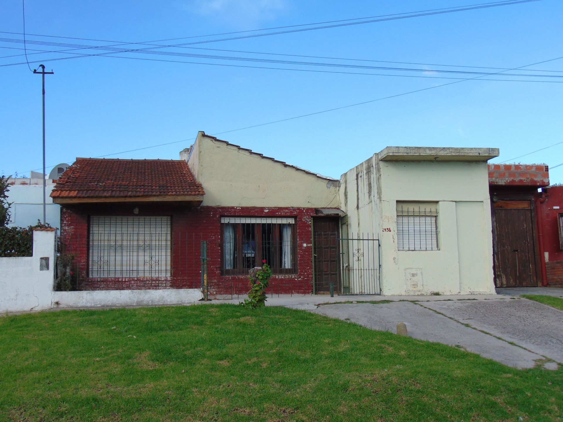 VENTA CHALET DE 3 AMBIENTES CON PARQUE.