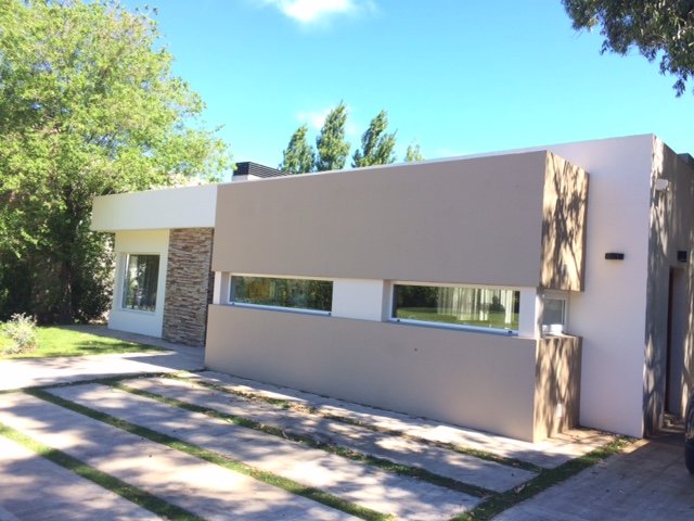 RUMENCO, hermoso chalet corte moderno , 4 amb.
