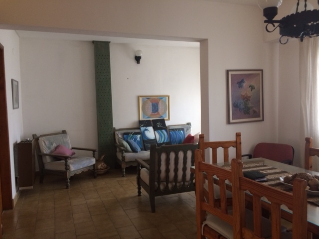 chalet de 4 amb.  con gran patio y dpto  independ