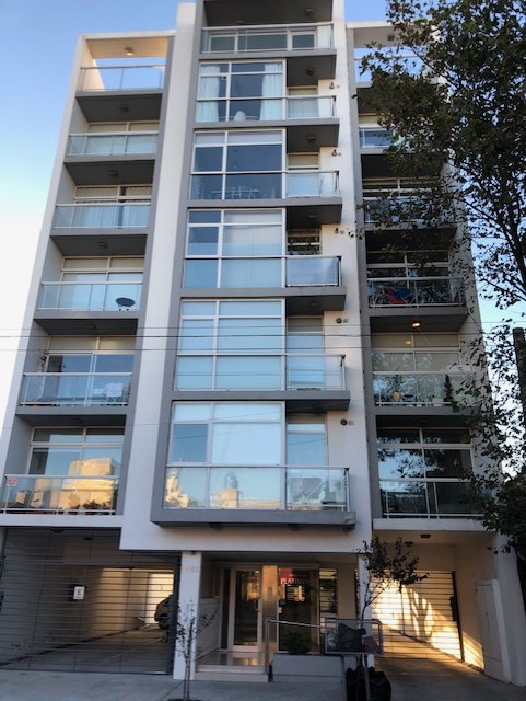 hermoso dpto 2 amb. c/balcon, espac. auto, quincho