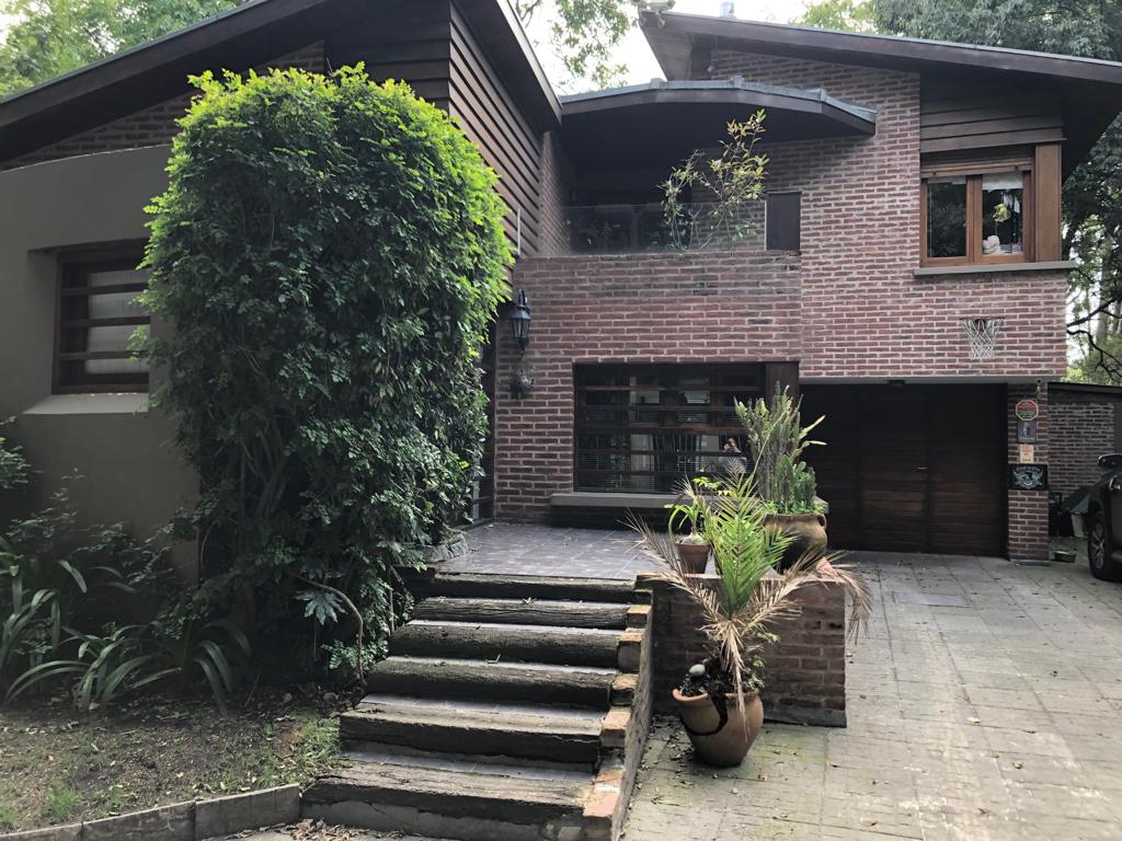 CASA EN BARRIO EL GROSELLAR