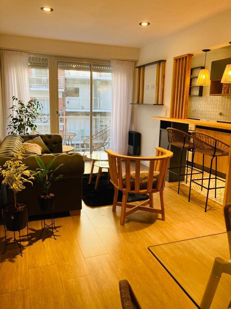 hermoso dos ambientes al frente con balcon