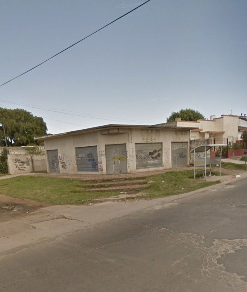 OPORTUNIDAD EN VENTA 3 LOCALES + LOSA EN ESQUINA