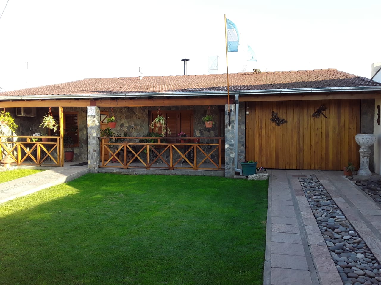 AMPLIA CASA 3 AMBIENTES CON DOS PATIOS EN TANDIL
