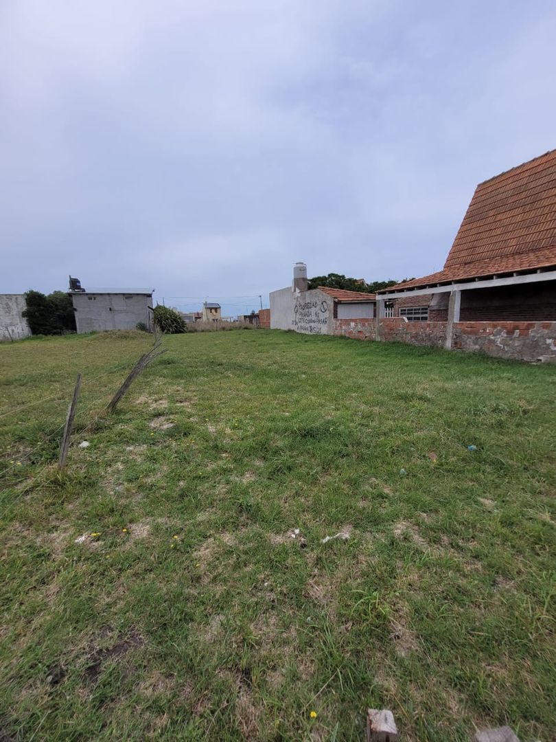 LOTE EN SANTA ELENA A METROS DEL MAR CON ESCRITURA