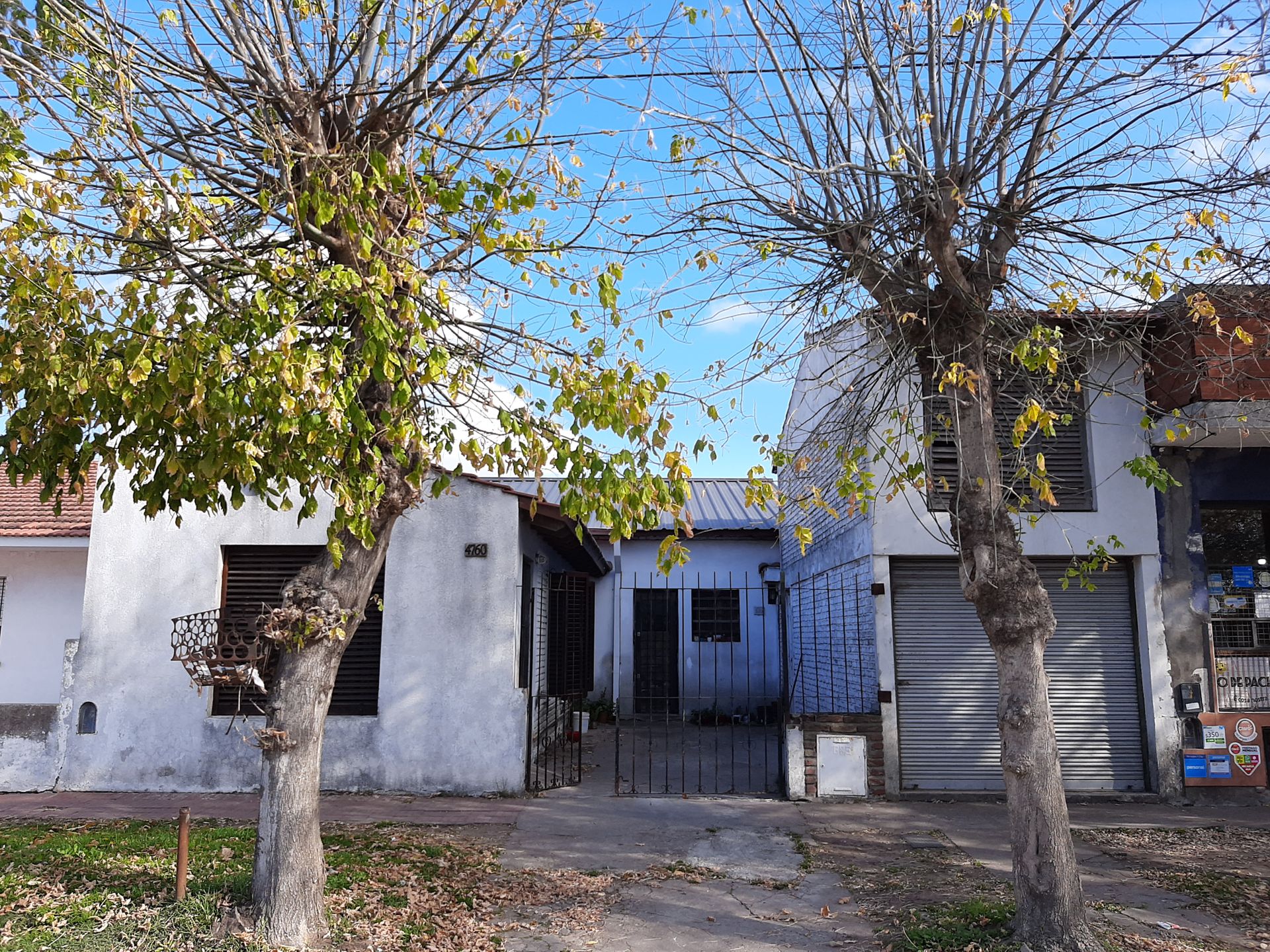 CHALET 3 AMBIENTES - LOCAL Y DEPARTAMENTO