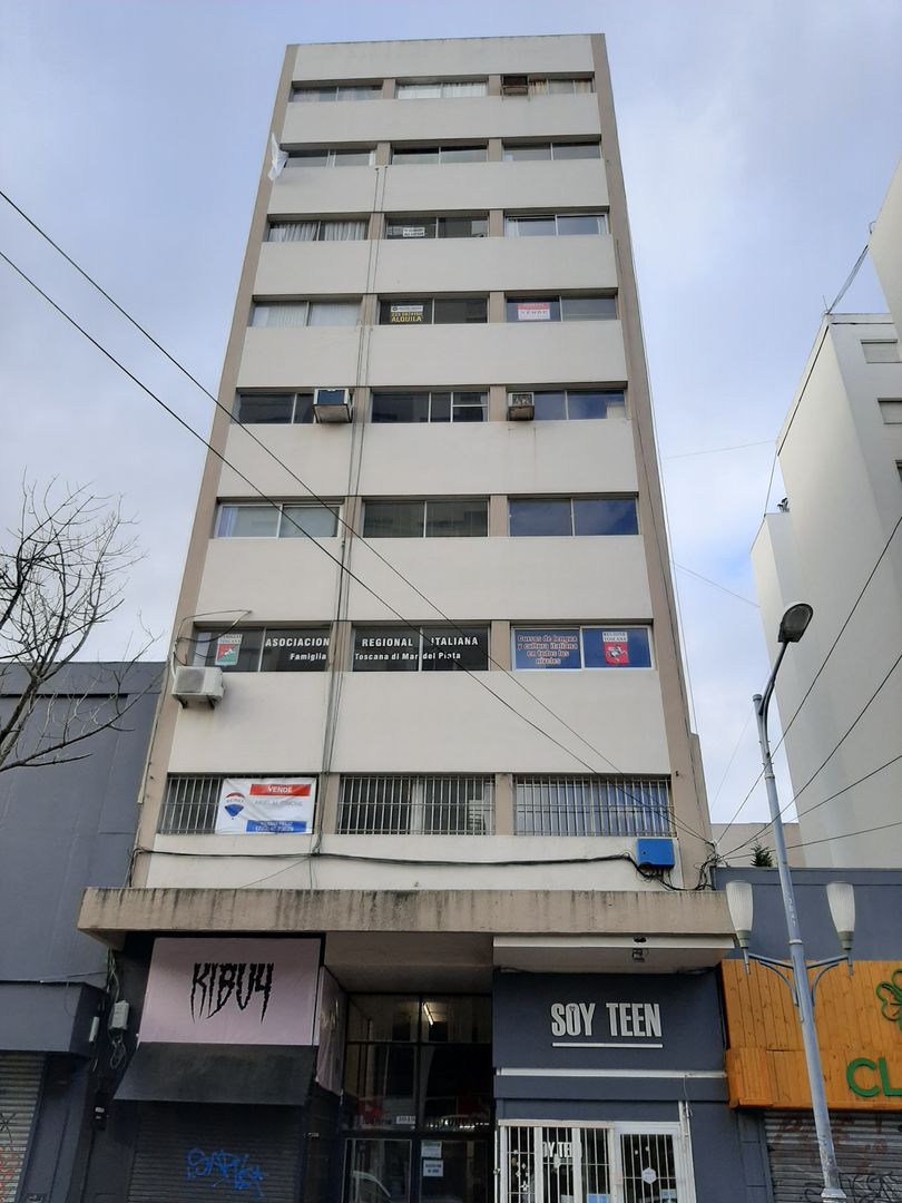 OFICINA CON 3 PRIVADOS CENTRO
