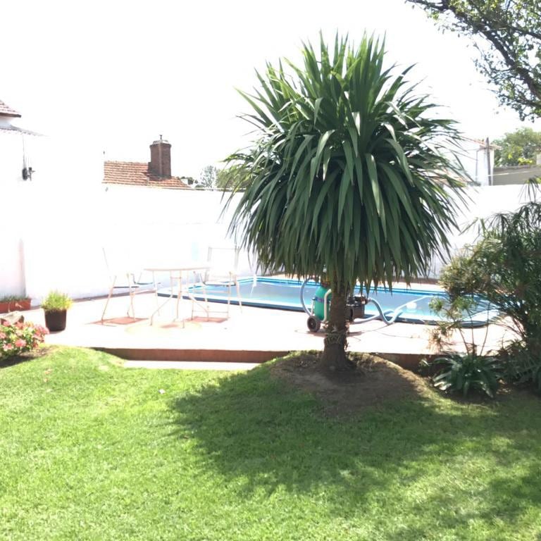 Chalet con parque y pileta en San Carlos