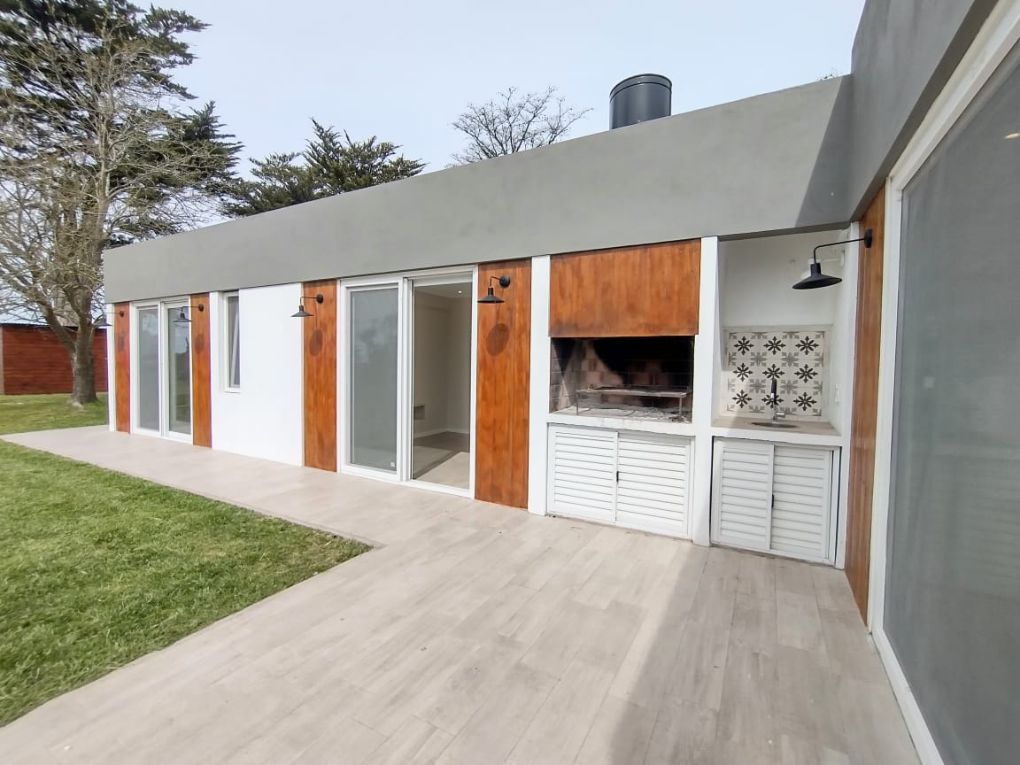 CASA A ESTRENAR BARRIO COSTA DEL SOL MAR CHIQUITA