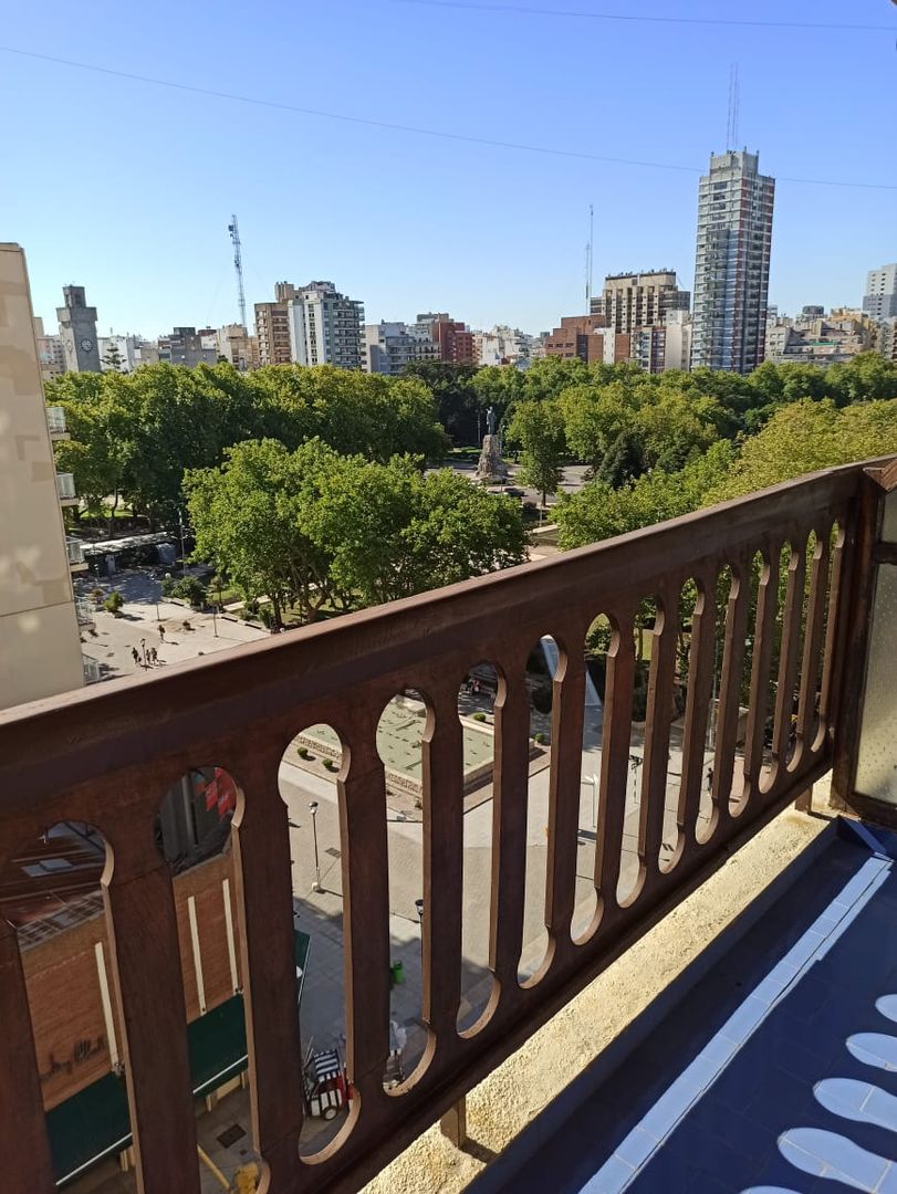 Departamento de 1 amb. y 1/2 a la calle con balcón