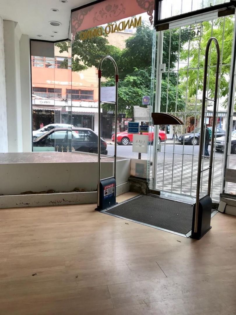 Local en Zona Comercial en La Perla