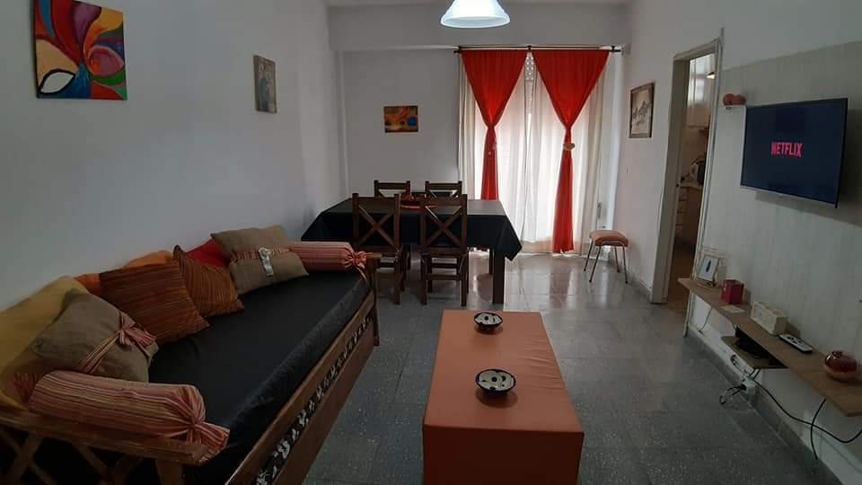 Departamento 2 ambientes con balcon a la calle