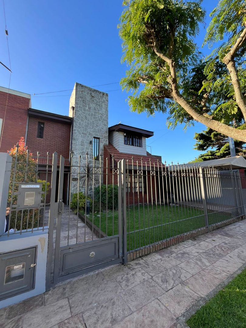 DISTINGUIDO CHALET EN COLINAS DE P RAMOS. 