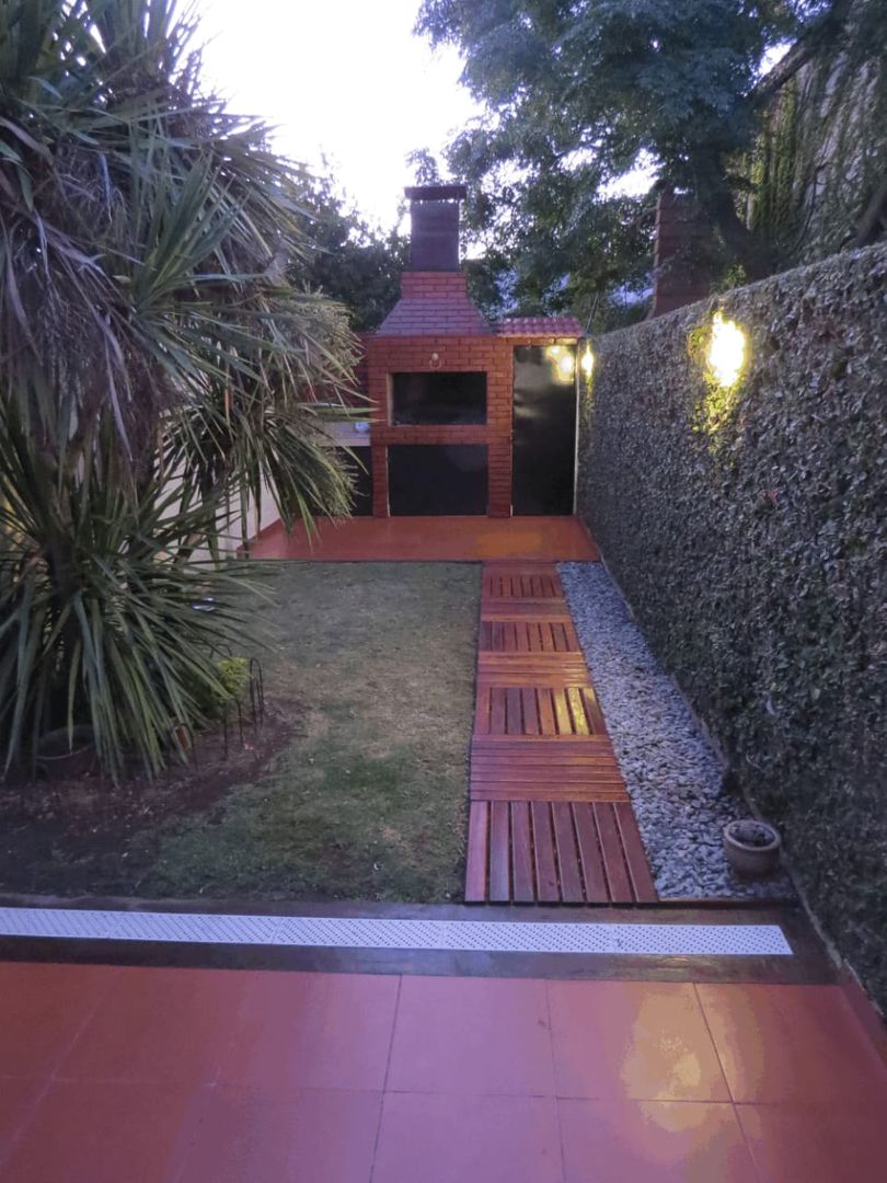 DUPLEX 3 AMBIENTES CON PARQUE Y PARRILLA
