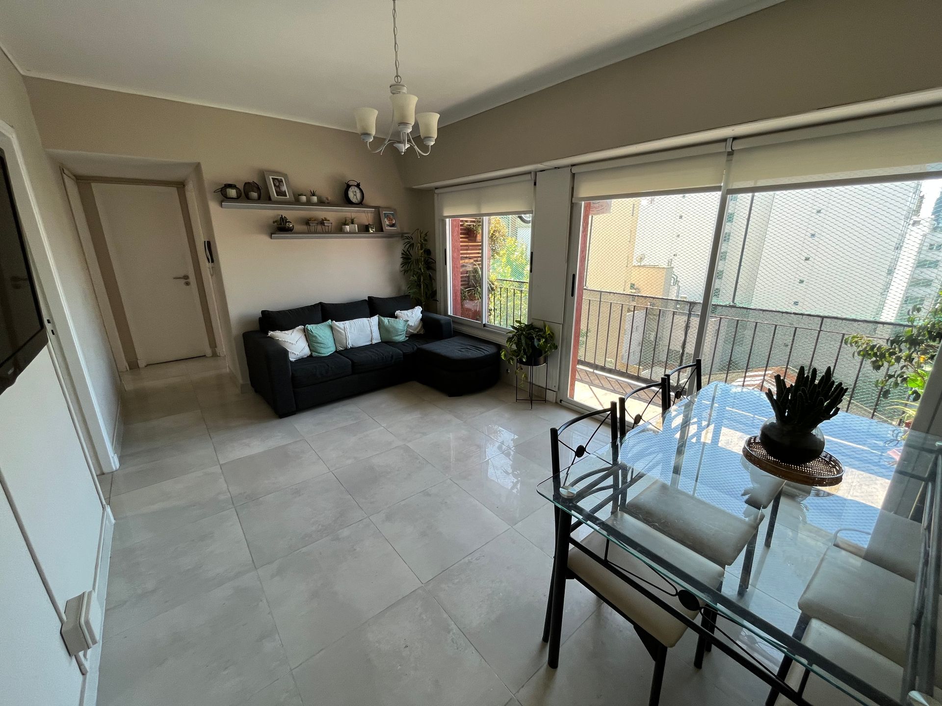 EN VENTA DEPARTAMENTO DE 3 AMBIENTES CON DEP