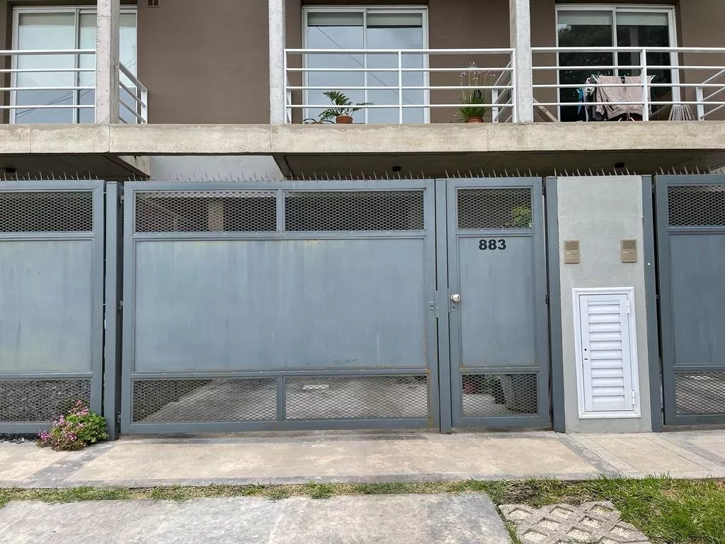 Duplex En Venta 2 Dormit. Garage . Patio.