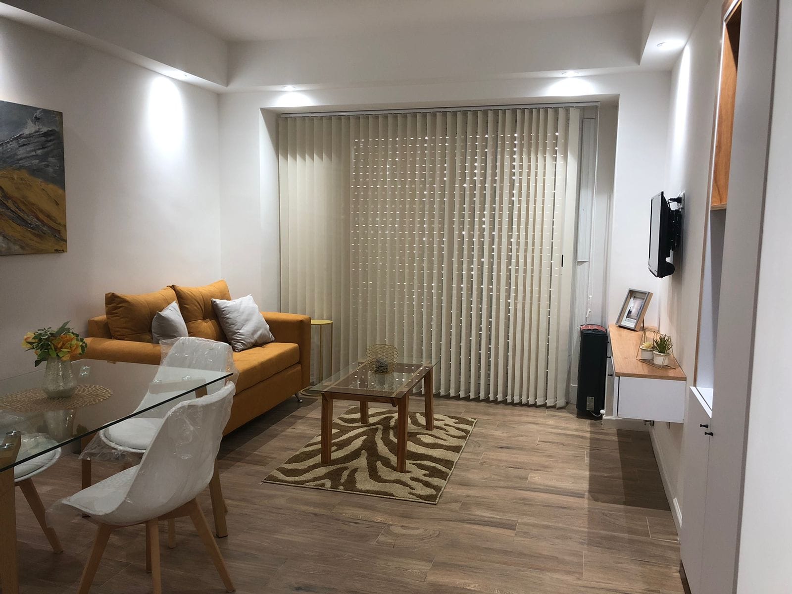 3 AMBIENTES AL FRENTE CON ESPACIO DE ESCRITORIO