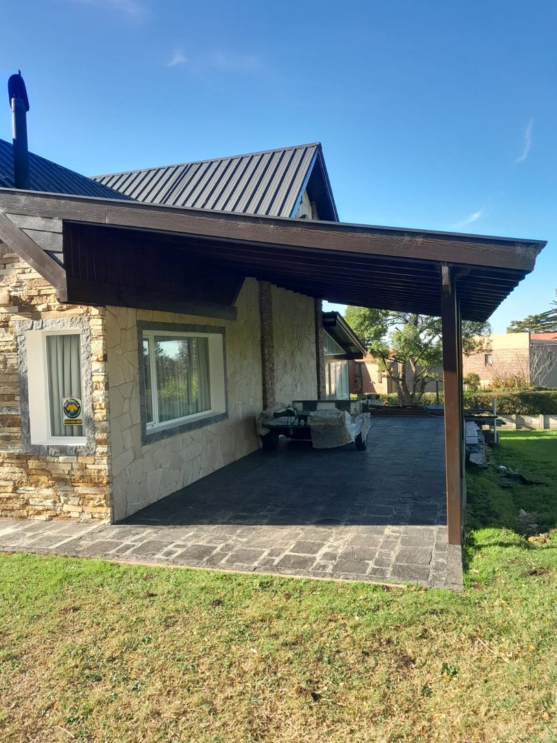 VENDE CASA EN SIERRAS DE LOS PADRES