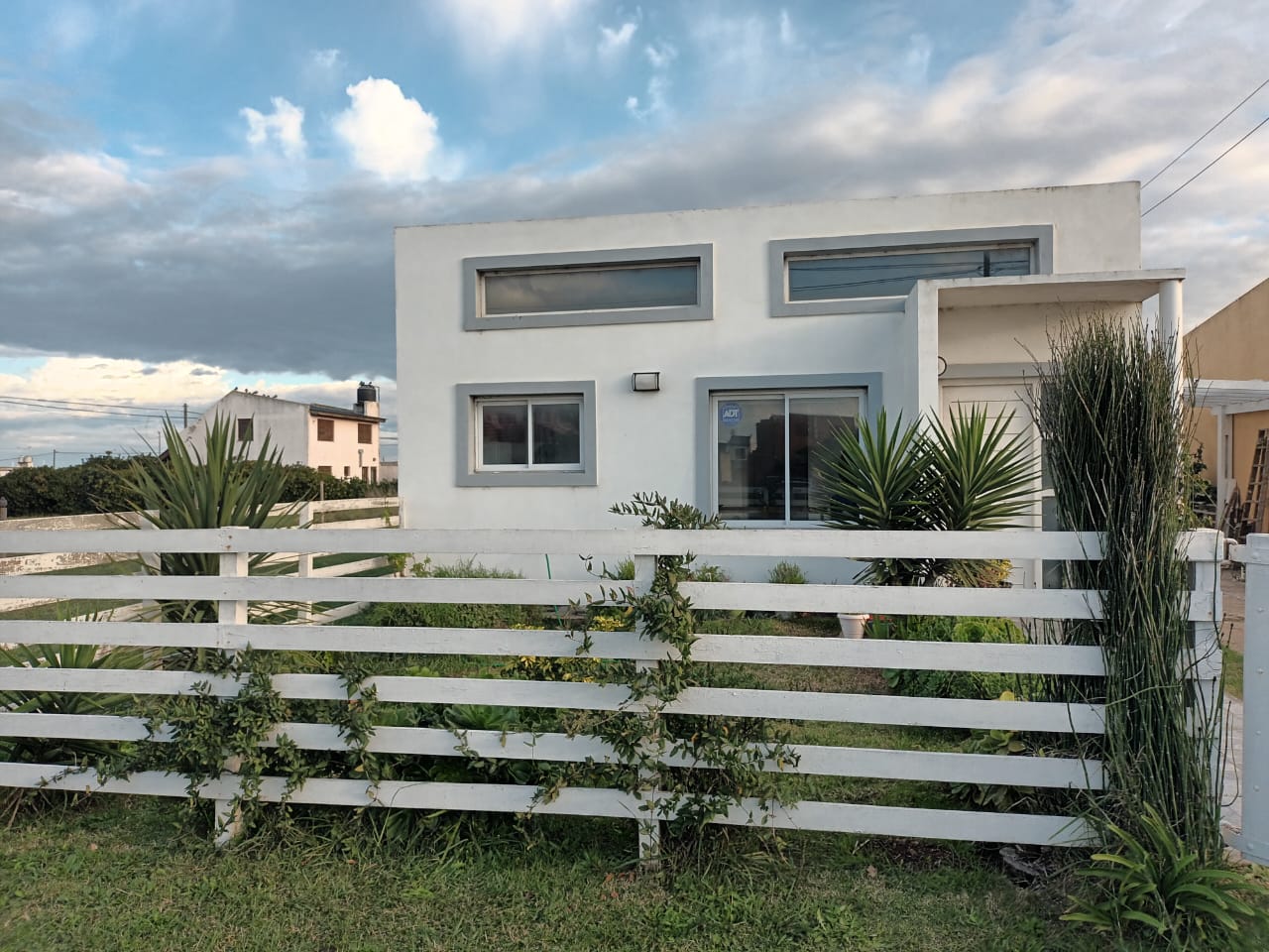 VENDE CASA 3 AMBIENTES FRENTE MAR SANTA CLARA 