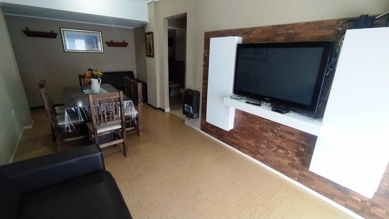 Departamento 2 ambientes al frente y con cochera
