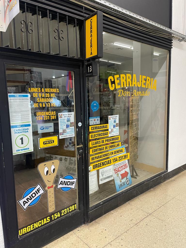 Local comercial en venta - Galeria Luro
