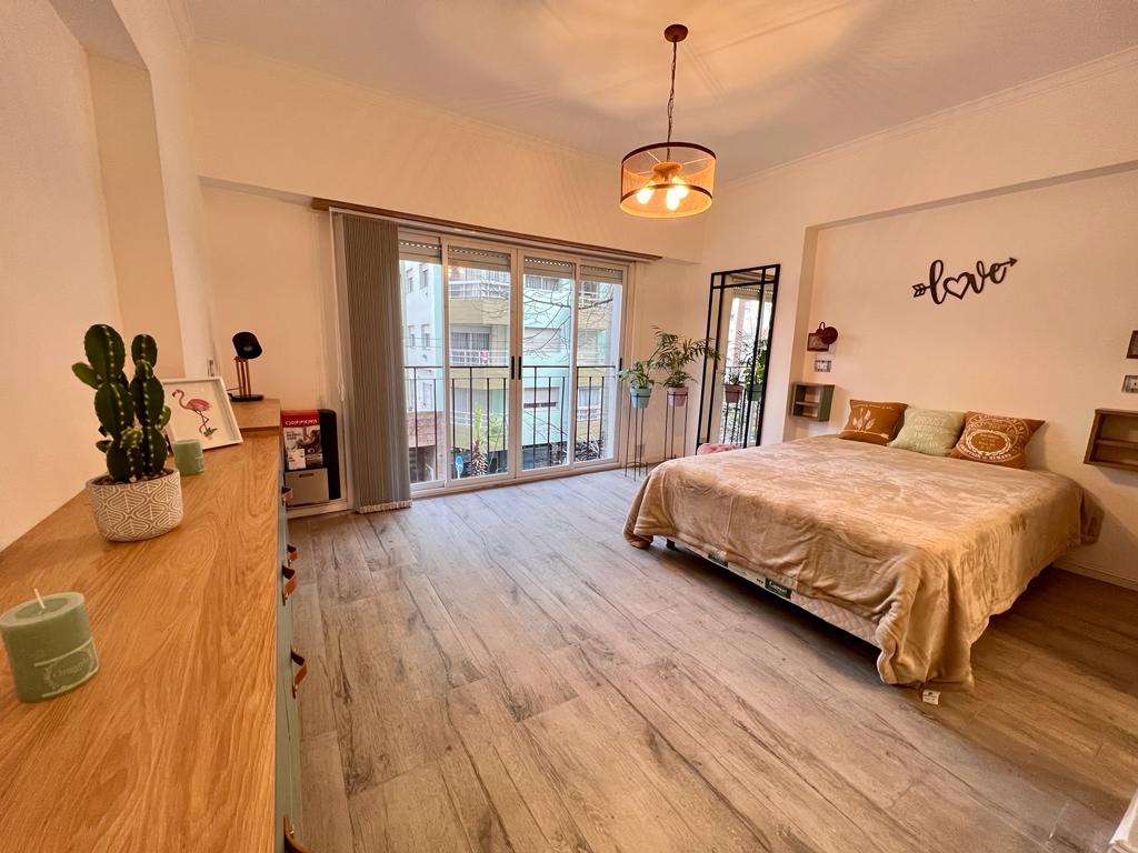 Departamento al frente balcon frances reciclado
