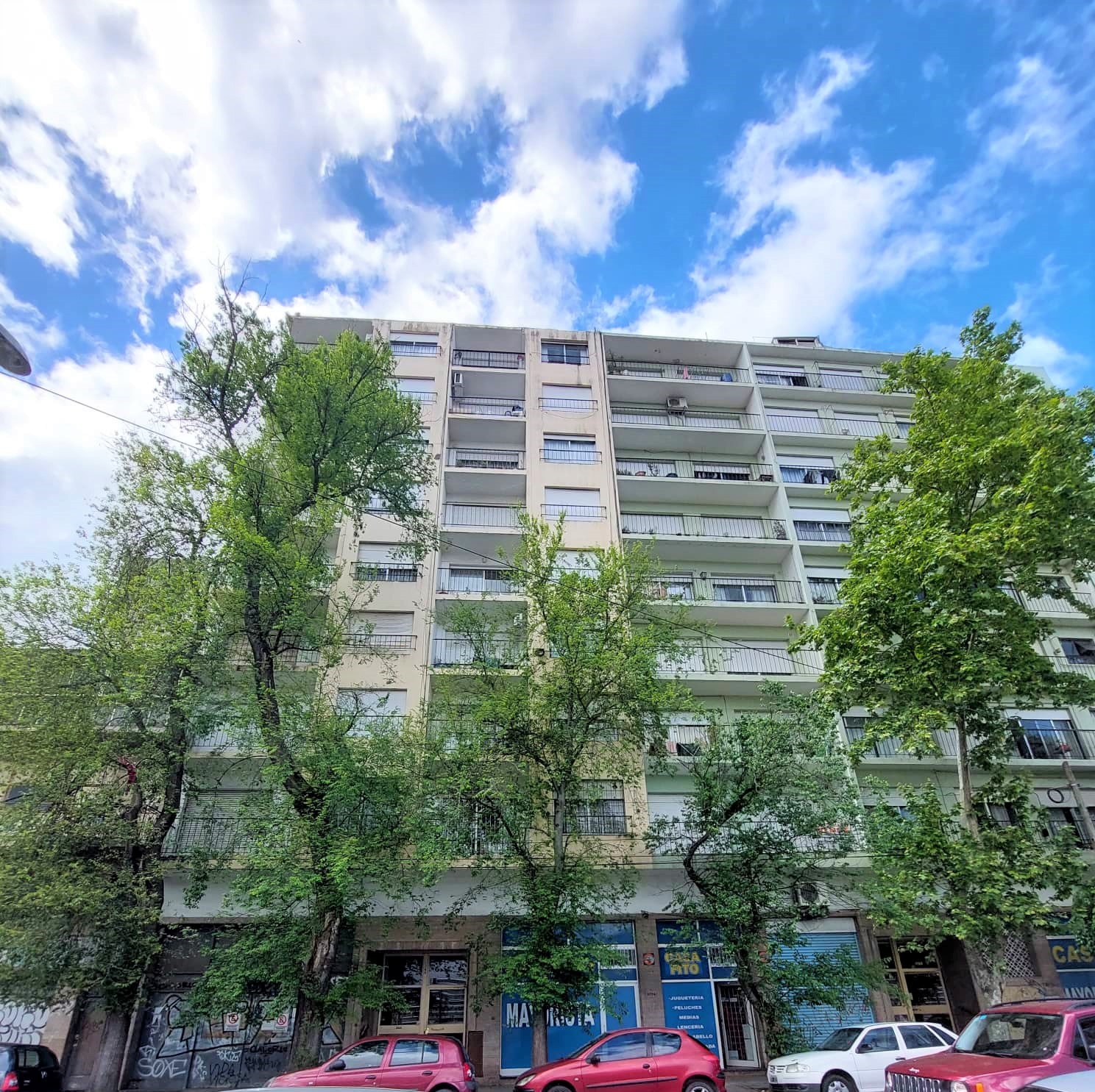 DEPARTAMENTO 3 AMBIENTES AL FRENTE CON BALCON