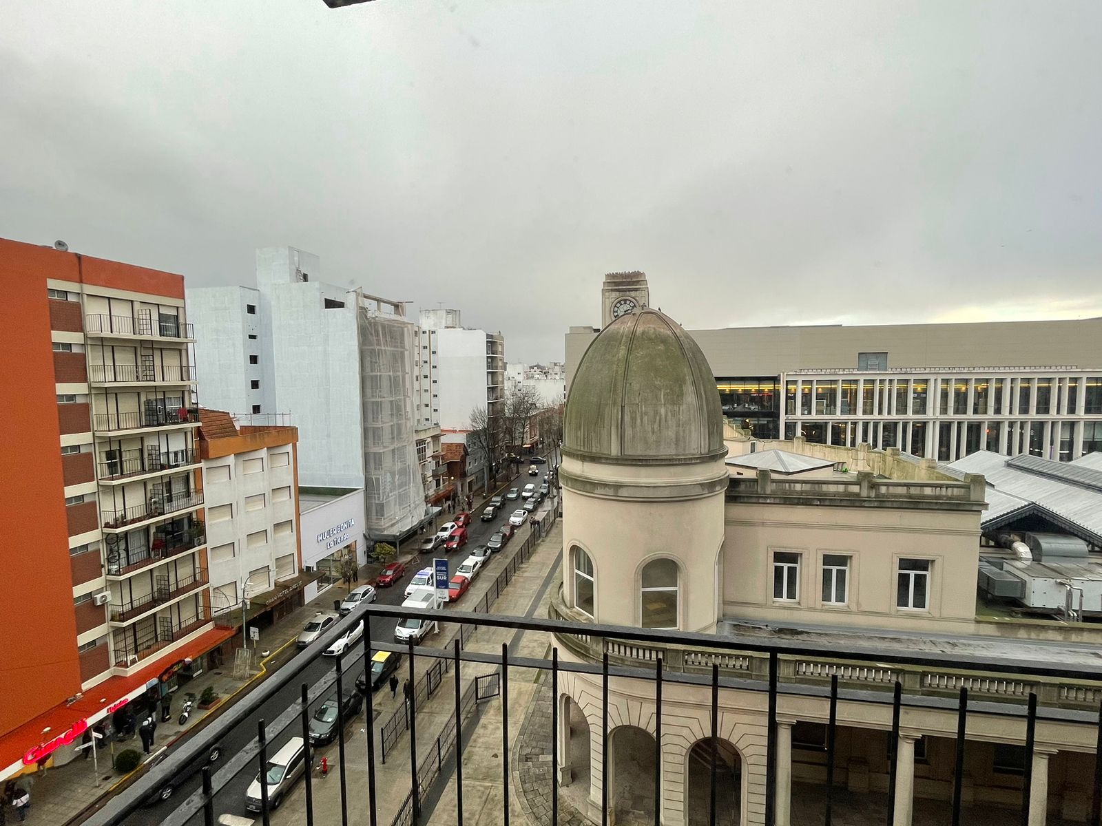 VENDE AMBIENTE CON BALCON SALIENTE MAR DEL PLATA
