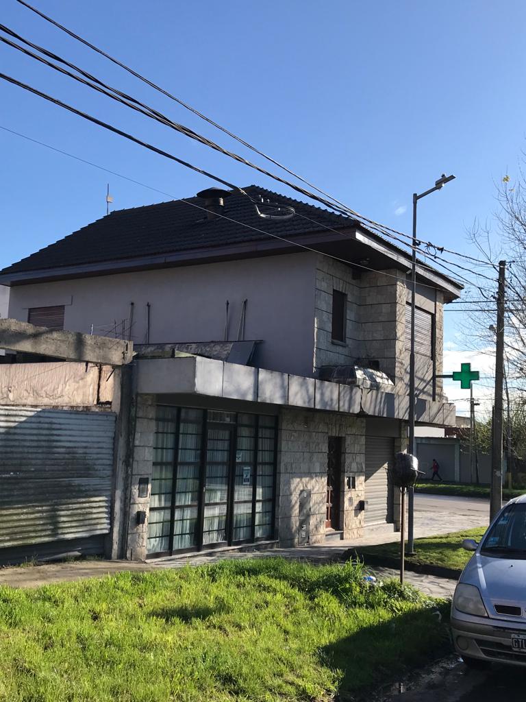 IMPORTANTE ESQUINA ZONA COMERCIAL 