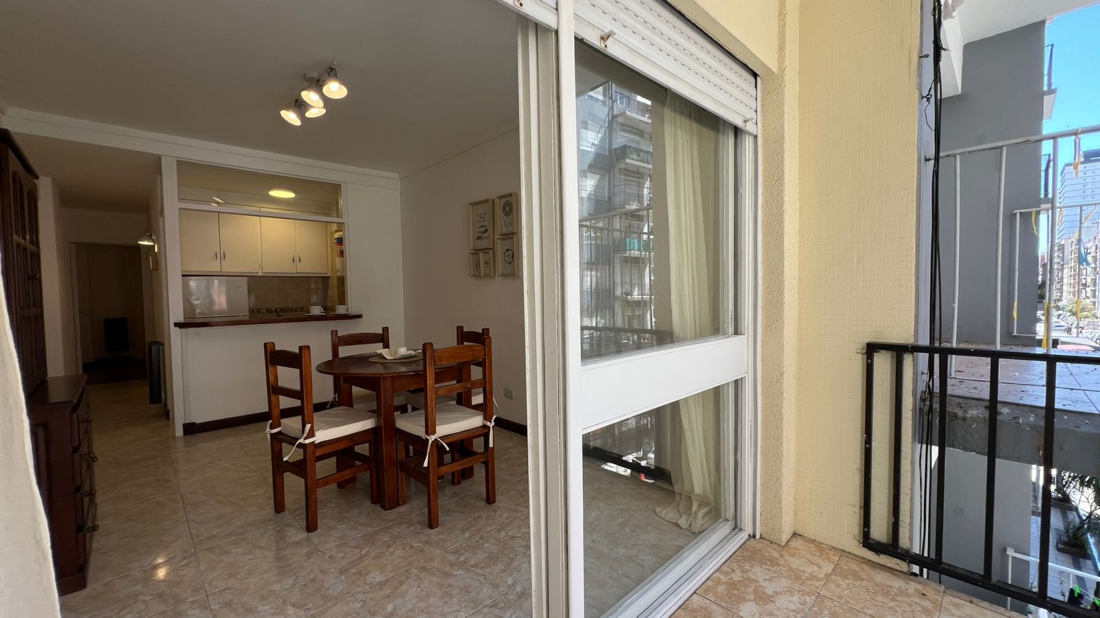 2 AMBIENTES A LA CALLE CON BALCON SALIENTE