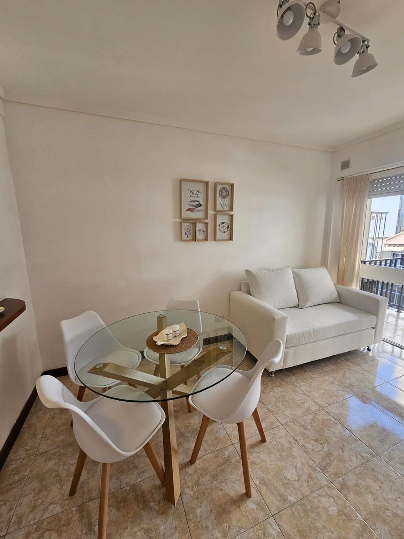 2 AMBIENTES CON BALCON SALIENTE