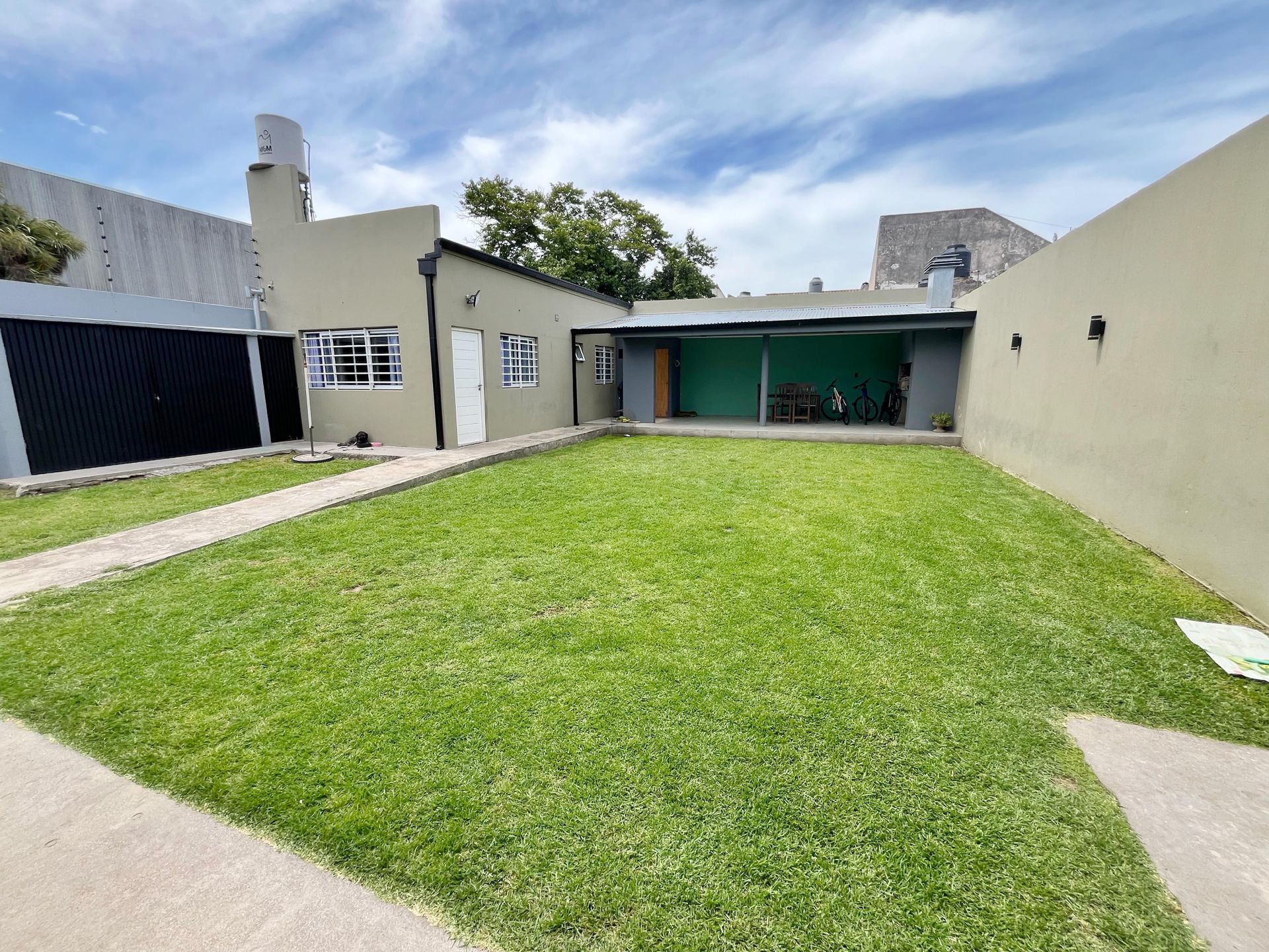 VIVIENDA EN BLOCK DE 3 AMBIENTES Y 2 AMBIENTES.