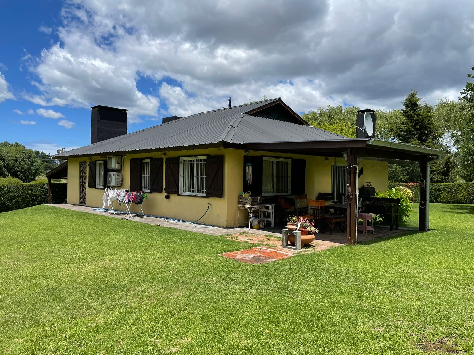 Hermosa casa con piscina sobre lote de 2000m2
