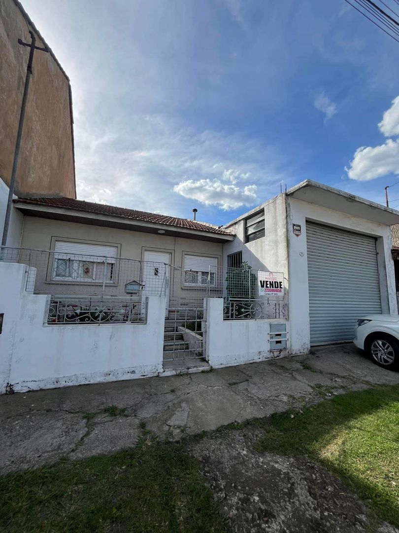 Venta Casa 3 amb + galpón