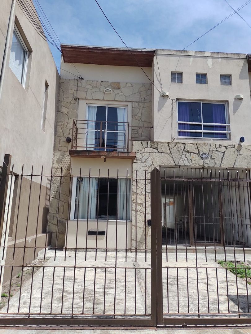 FH Venta de Duplex de 3 amb con espacio para auto