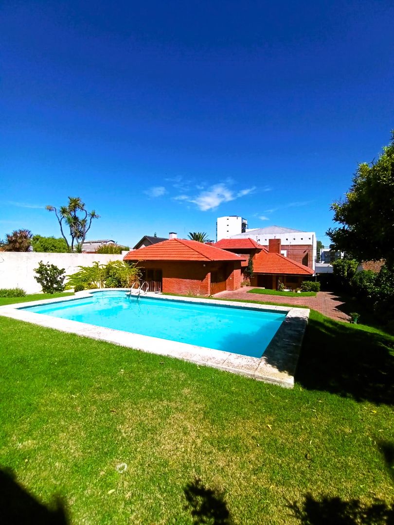 Chalet 5 amb c/dep. piscina y quincho. San Carlos