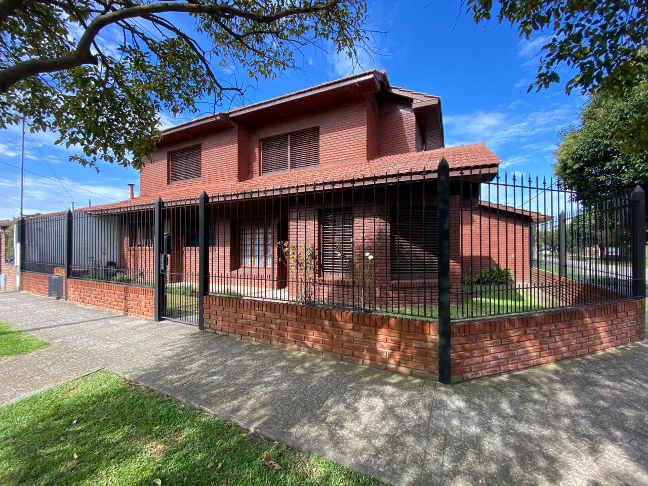 Venta Chalet 5 amb con pileta y quincho