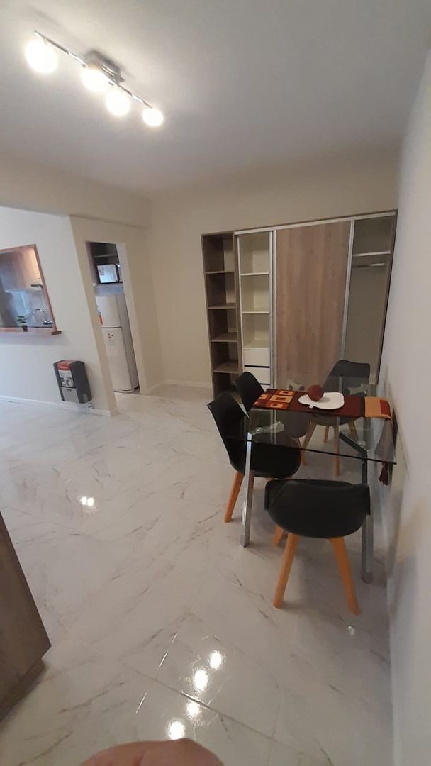 Departamento 2 ambientes con balcon saliente
