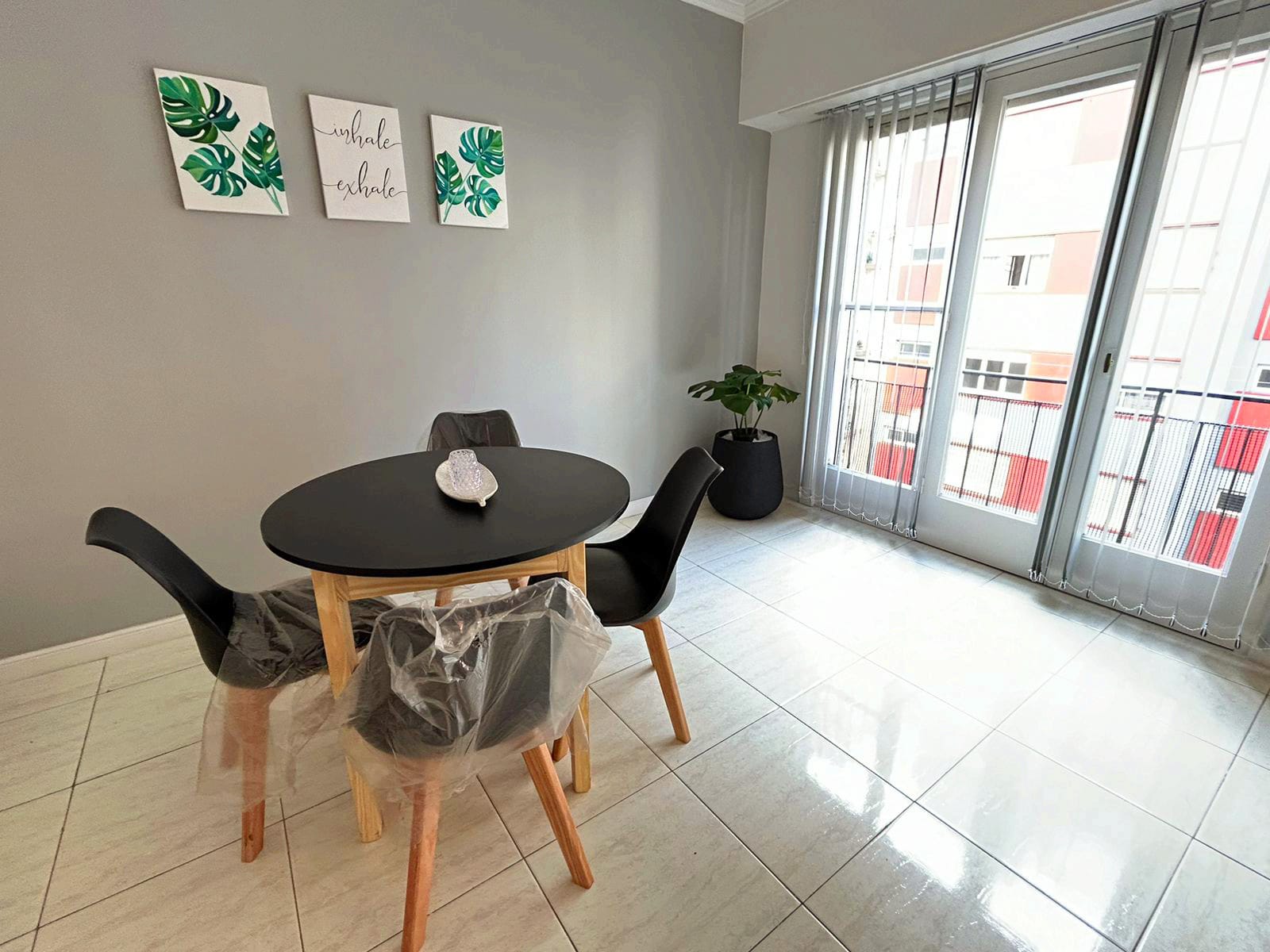 2 AMBIENTES TODO AL FRENTE CON BALCON FRANCES