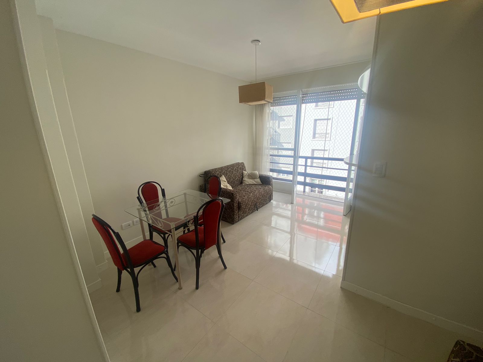 Departamento ambiente y medio externo con balcon