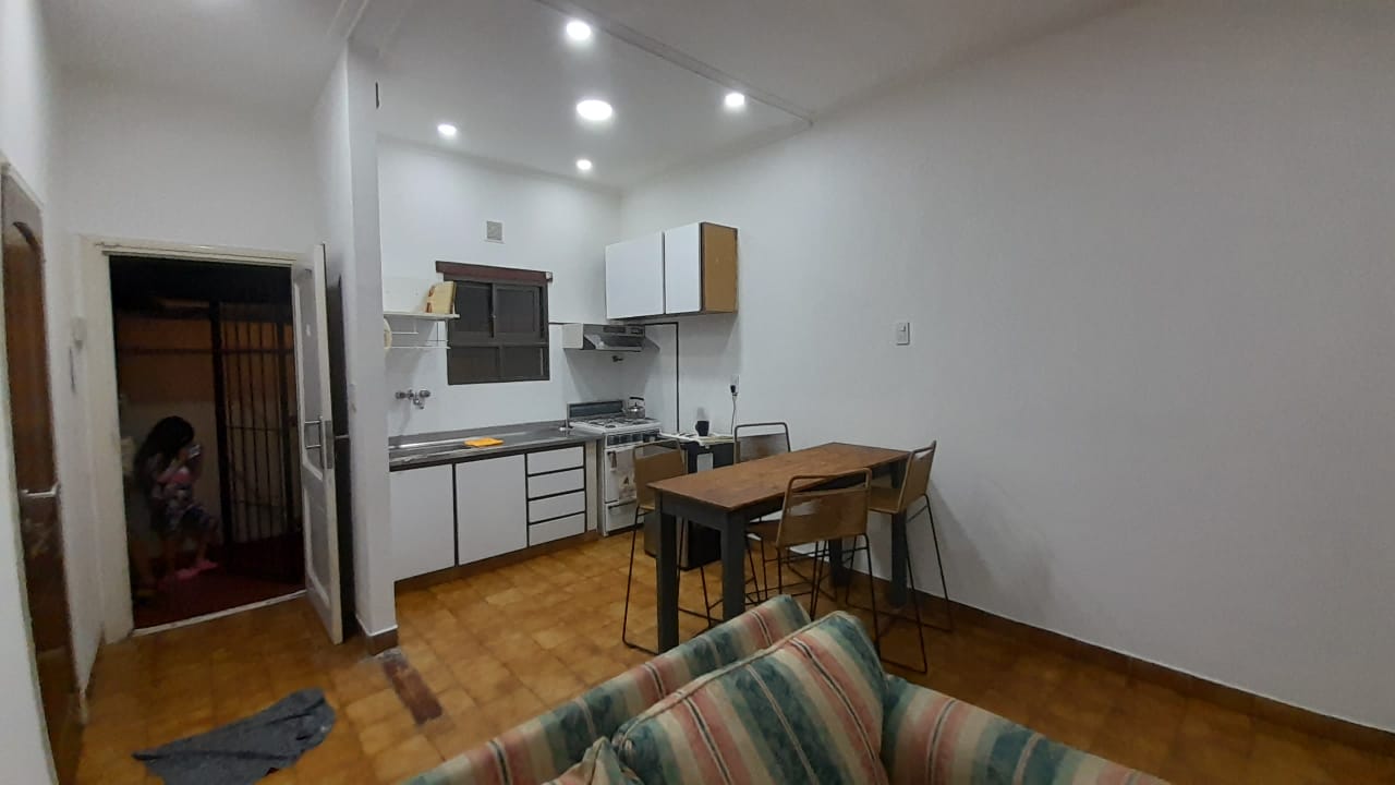 Venta PH 2 ambientes zona Chauvin con patio