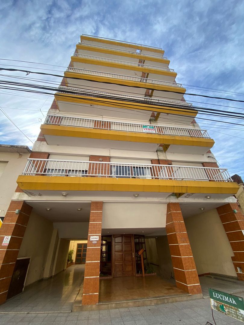 Departamento 2 ambientes al frente con balcon