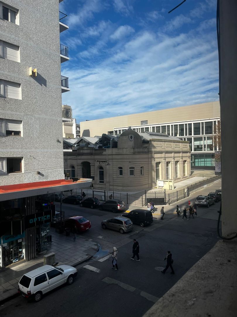 VENDEMOS DEPARTAMENTO DE 3 AMB AL FRENTE