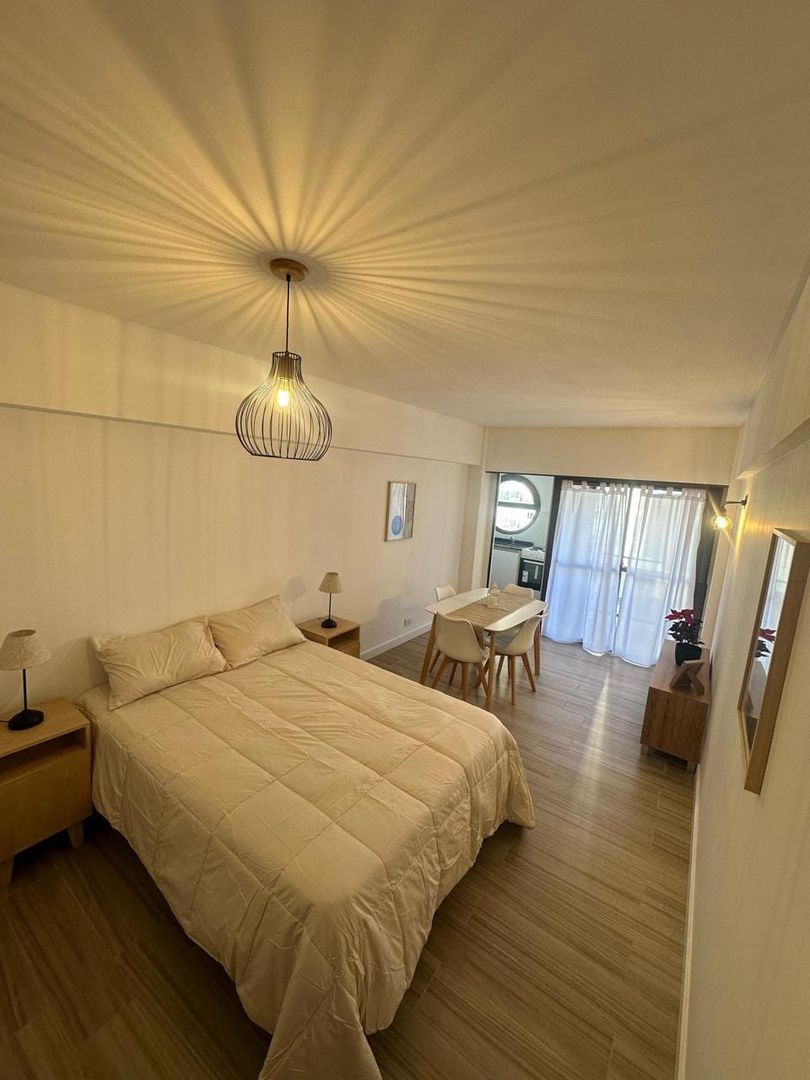 Venta departamento con balcón saliente